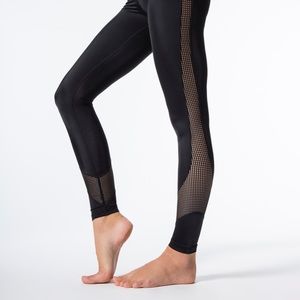 Beyond Yoga Ravine black leggings — brand new